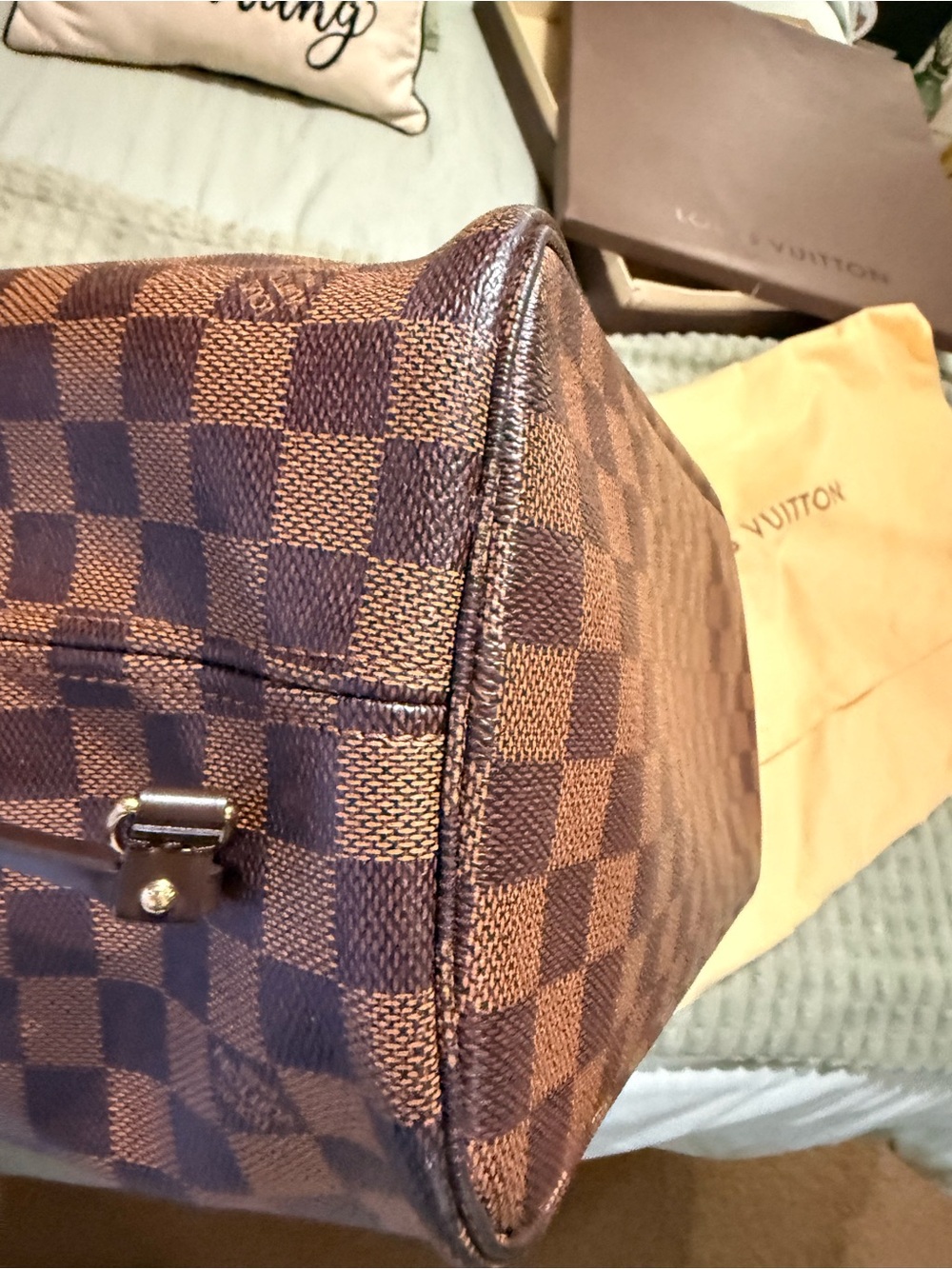 Louis Vuitton Brown Damier Ebene Tote with Red Lining MM - Picture 5 of 17